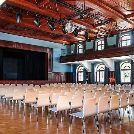 Отель Palace 5*