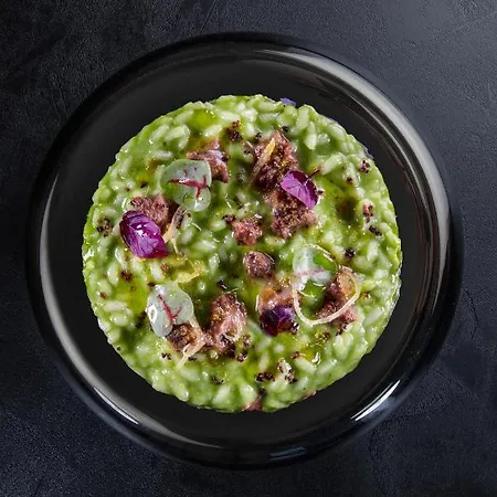 Отель Palace 5*